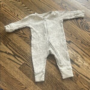 MakeMake Organics 3-6 months tan floral zip onsie